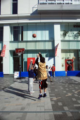 ライフタイム製バスケットゴールイベント使用例『bj リーグ2011-2012 シーズンオールスターゲームin 埼玉』プレイベント画像。LT-90089