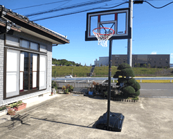 ライフタイム製バスケットゴール　自宅・庭への設置例。LT-90491