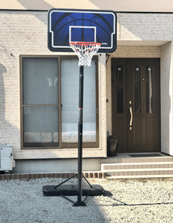 ライフタイム製バスケットゴール　自宅・庭への設置例。LT-90588